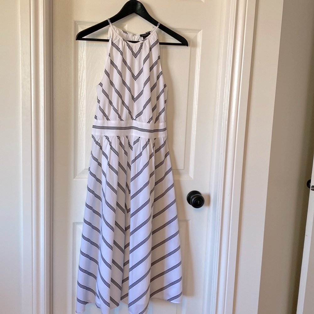 Great fully lined Ann Taylor factory dress! A classic petite A-Line dress.